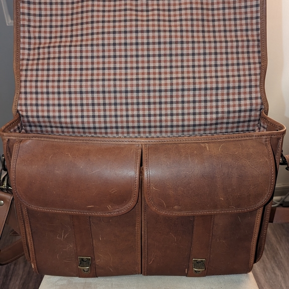Korchmar Garfield Leather Laptop Briefcase - Picture 8 of 15